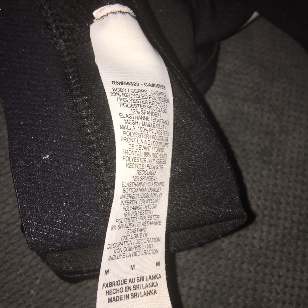 nike sports bra black color - Picture 4 of 4